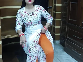 Pdosi hua tharki bhabhi ko dekh gaand mari bhabhi ki ghr pe