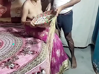 कैसे बहाने बना रही थी फिर भाभी को आंगन में चोद डाला