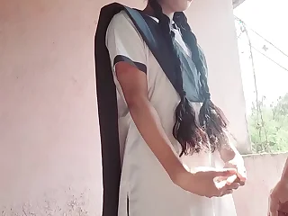 इंडियन लड़की को ट्यूशन पढ़ाने वाला सर ने है उसको पेल दिया